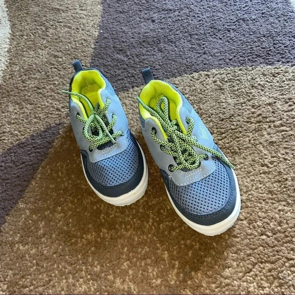 Oshkosh tennis shoes